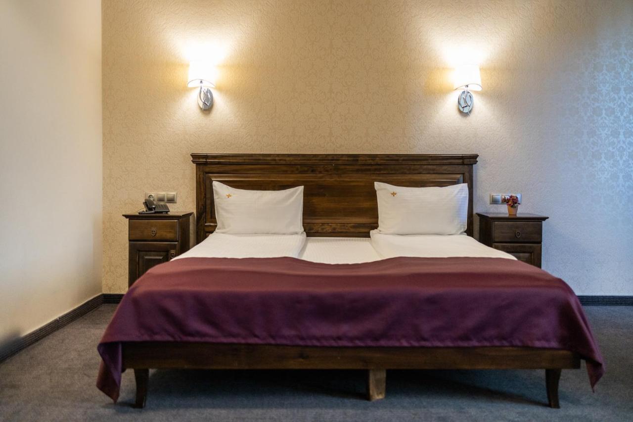 Pension Korona Sibiu Bagian luar foto