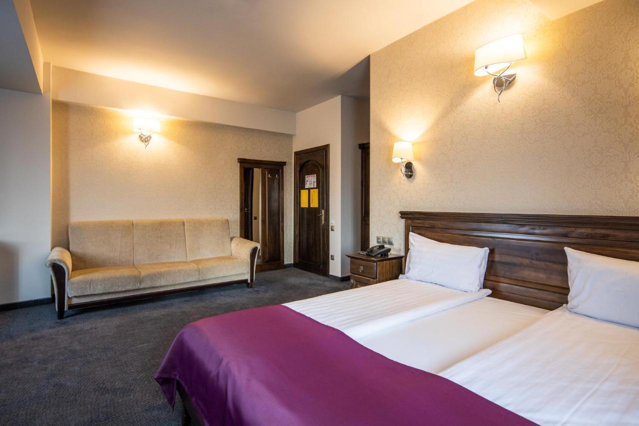 Pension Korona Sibiu Bagian luar foto