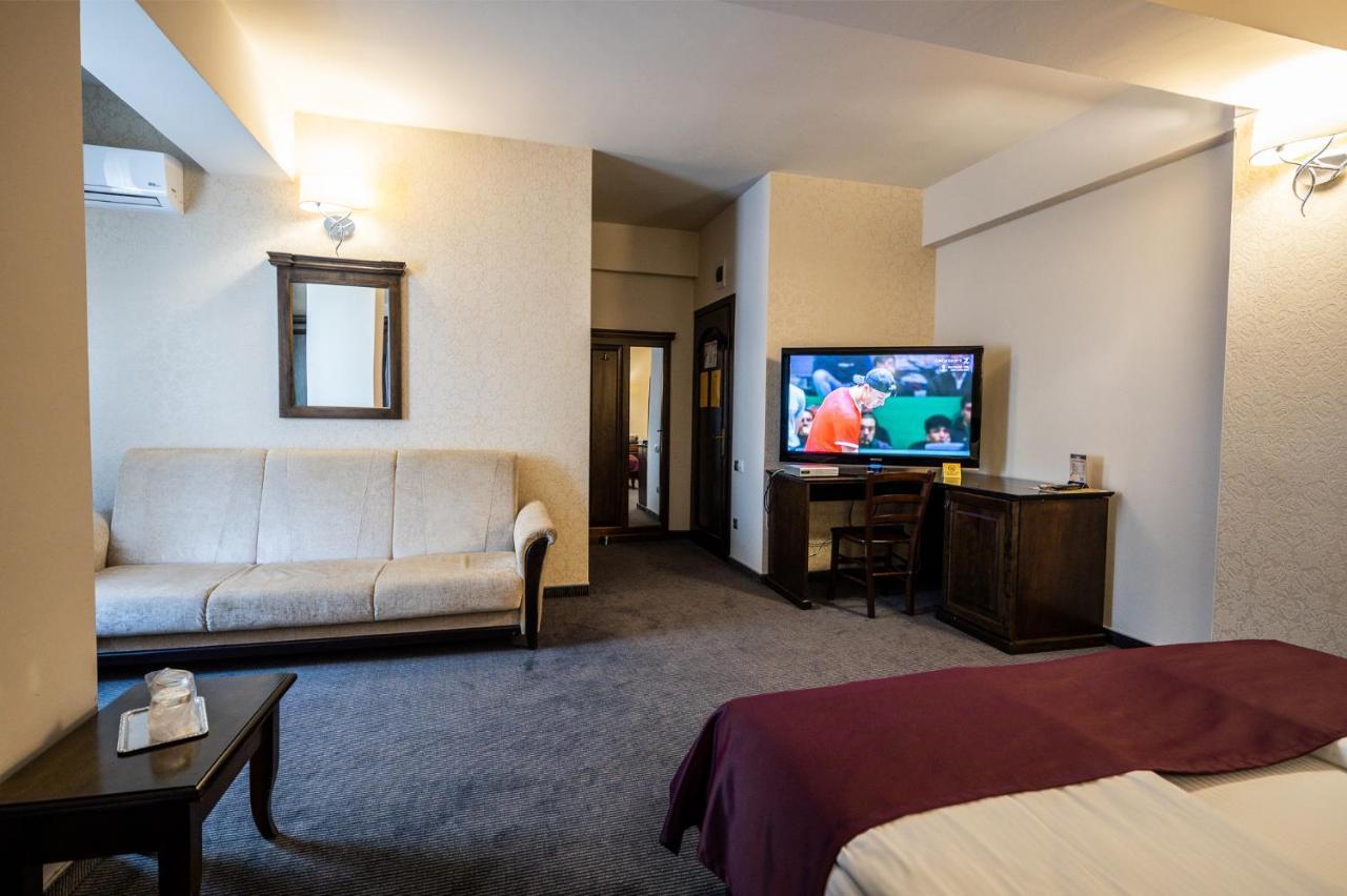 Pension Korona Sibiu Bagian luar foto