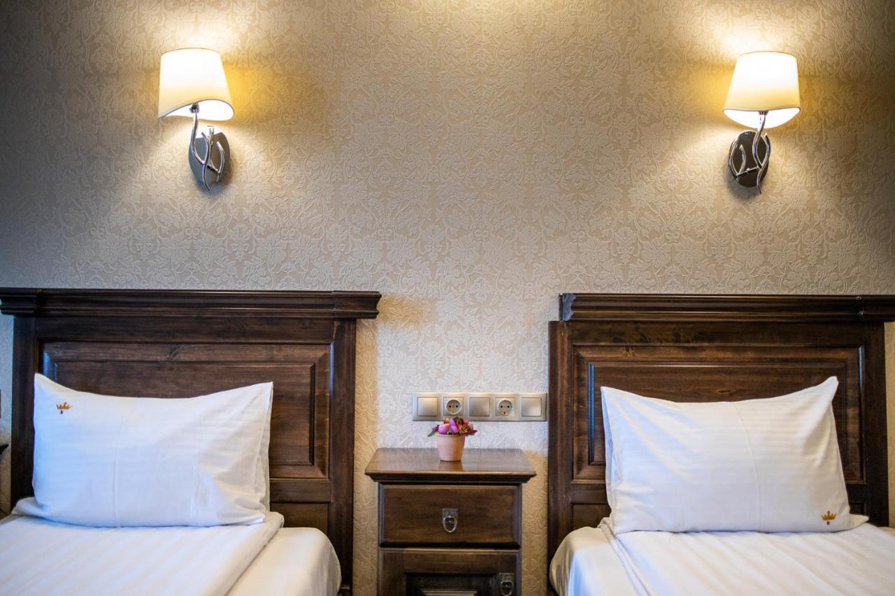 Pension Korona Sibiu Bagian luar foto