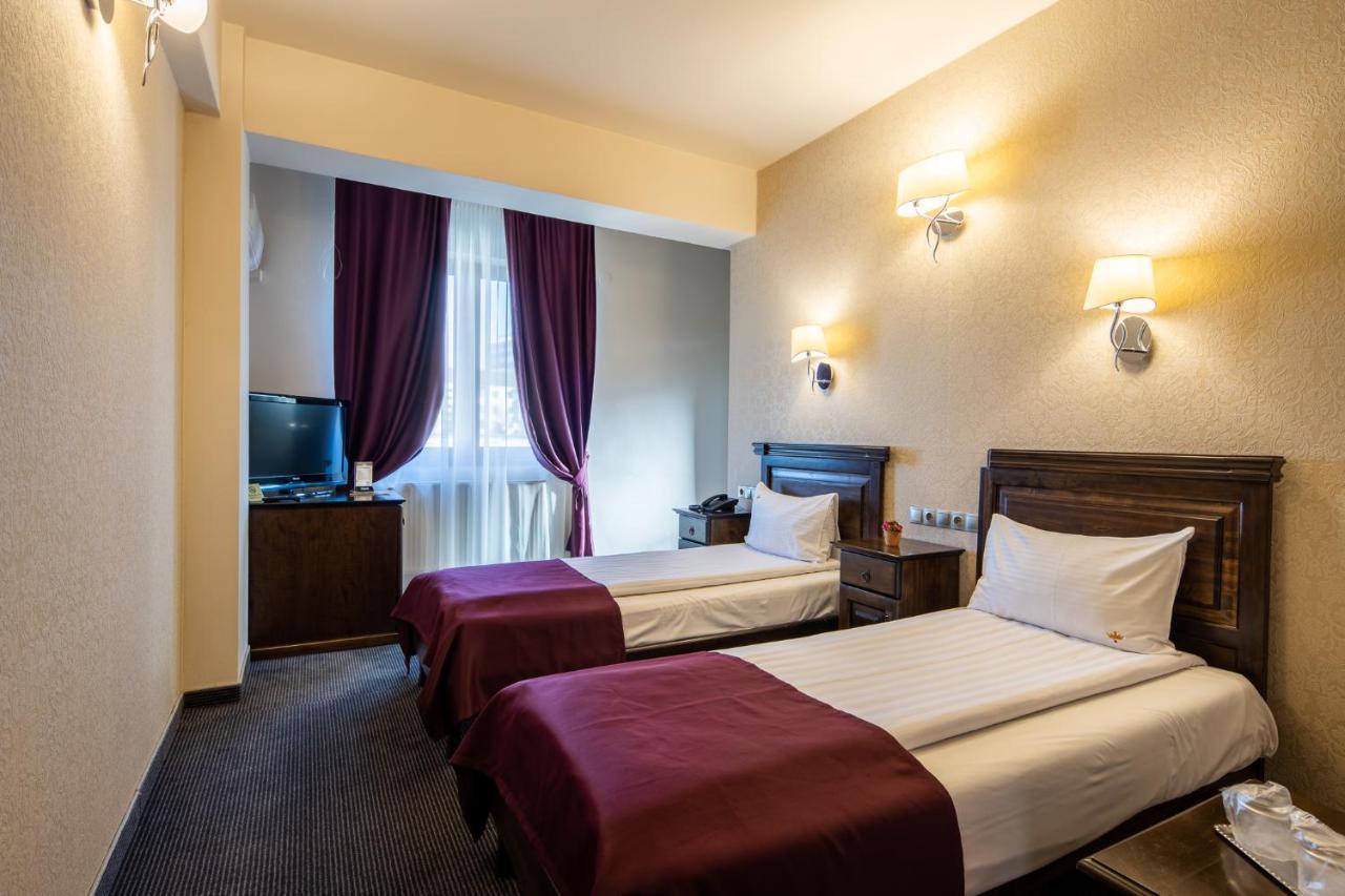 Pension Korona Sibiu Bagian luar foto