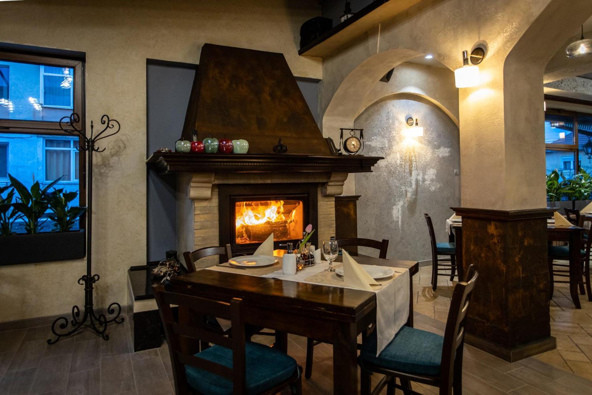 Pension Korona Sibiu Bagian luar foto