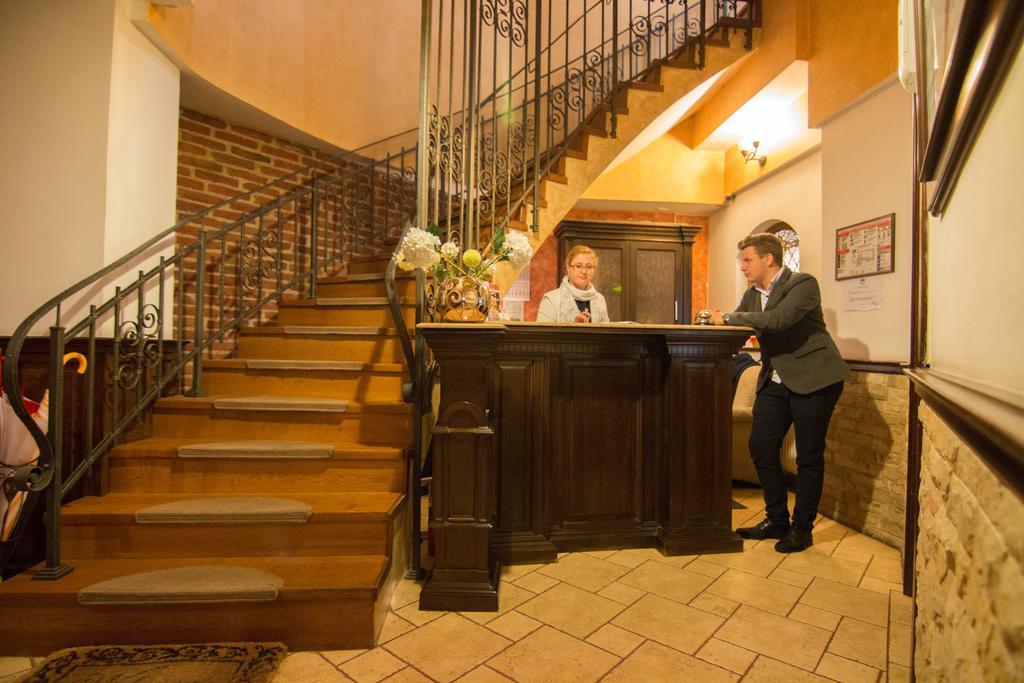 Pension Korona Sibiu Bagian luar foto